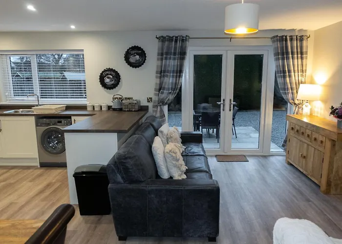 Contemporary New Build With Parking & Garden In Central Location