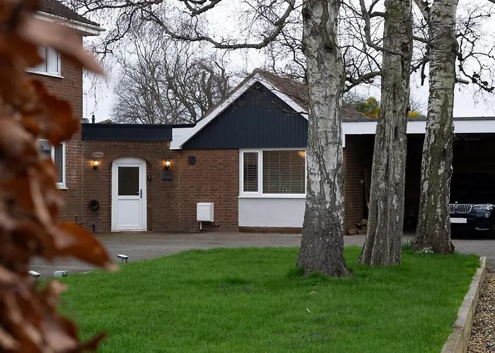 Contemporary New Build With Parking & Garden In Central Location