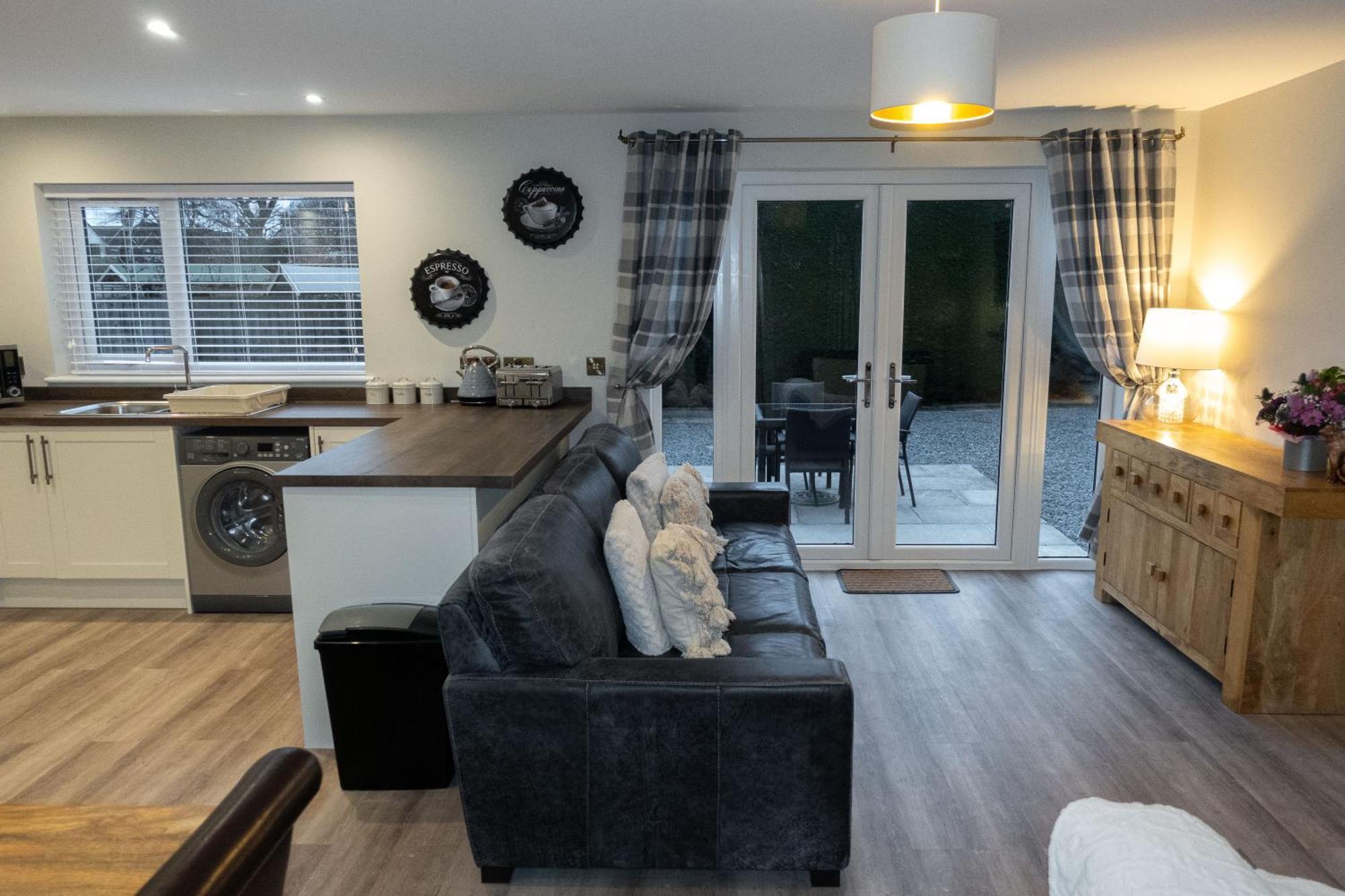 Holiday home Contemporary New Build With Parking & Garden In Location *
