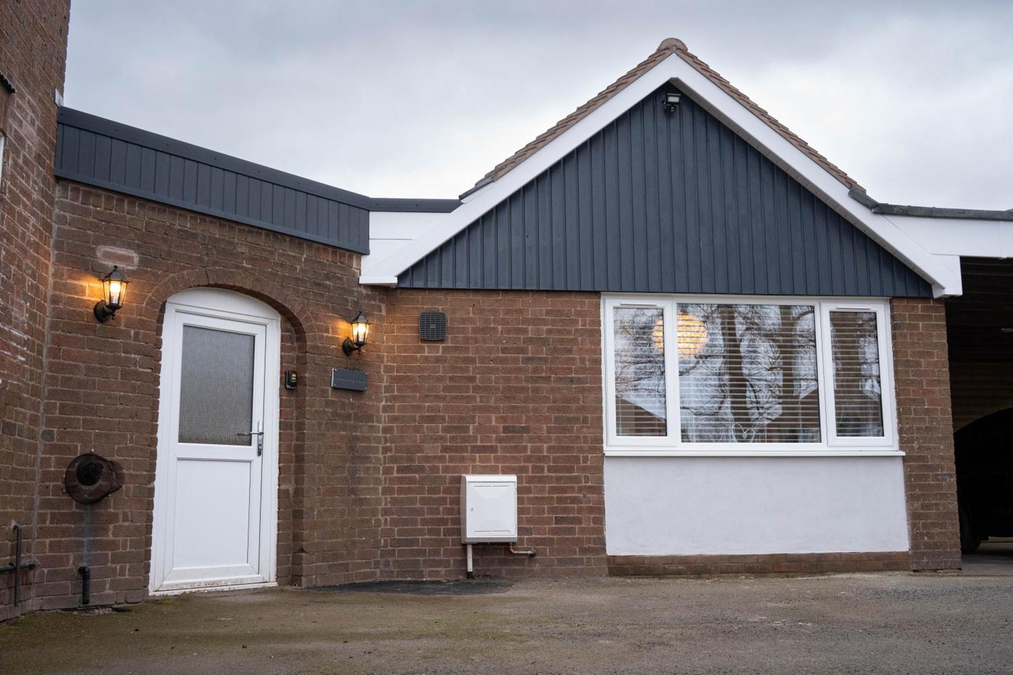 Contemporary New Build With Parking & Garden In Location Holiday home