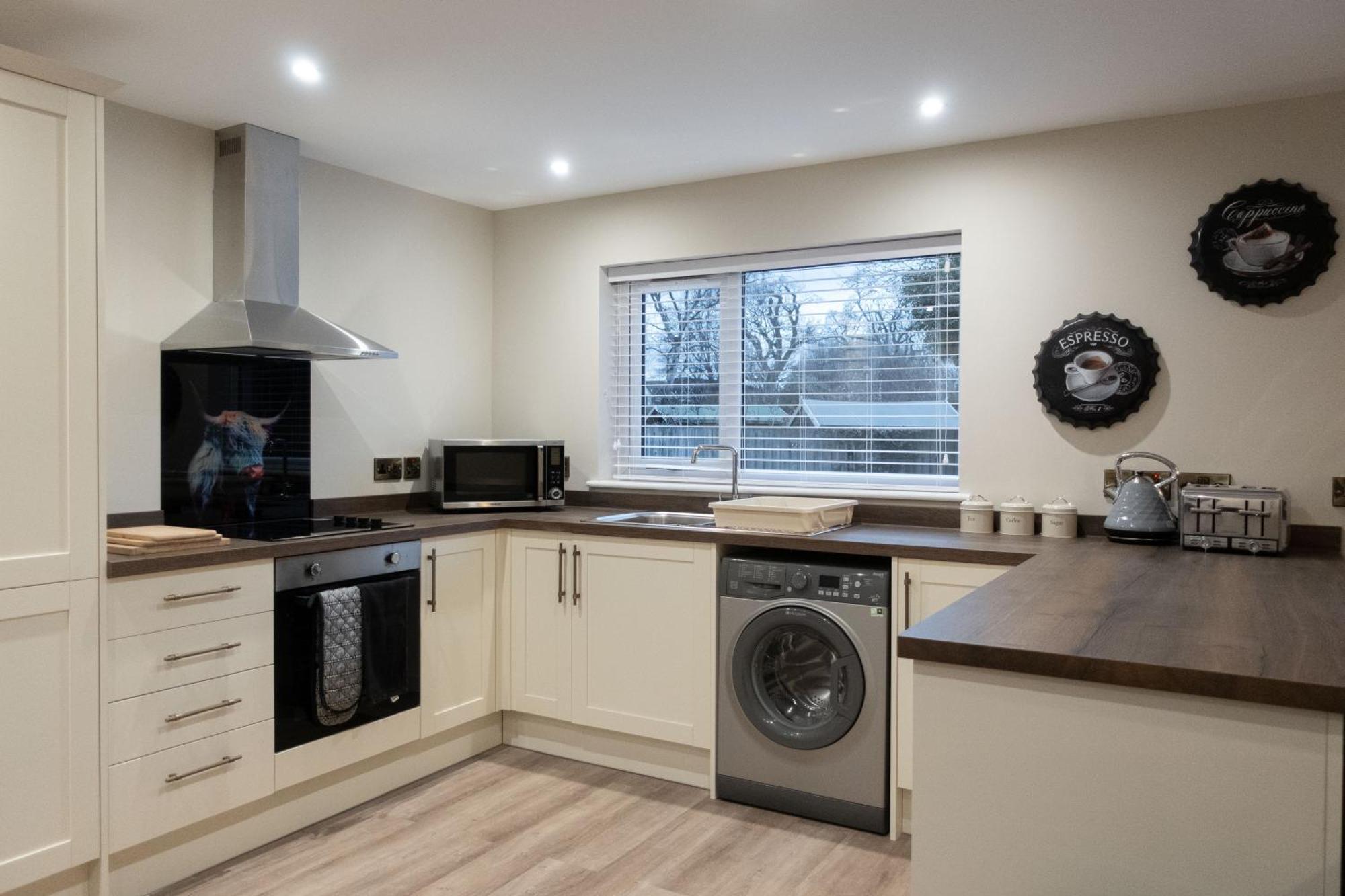 Holiday home Contemporary New Build With Parking & Garden In Location *