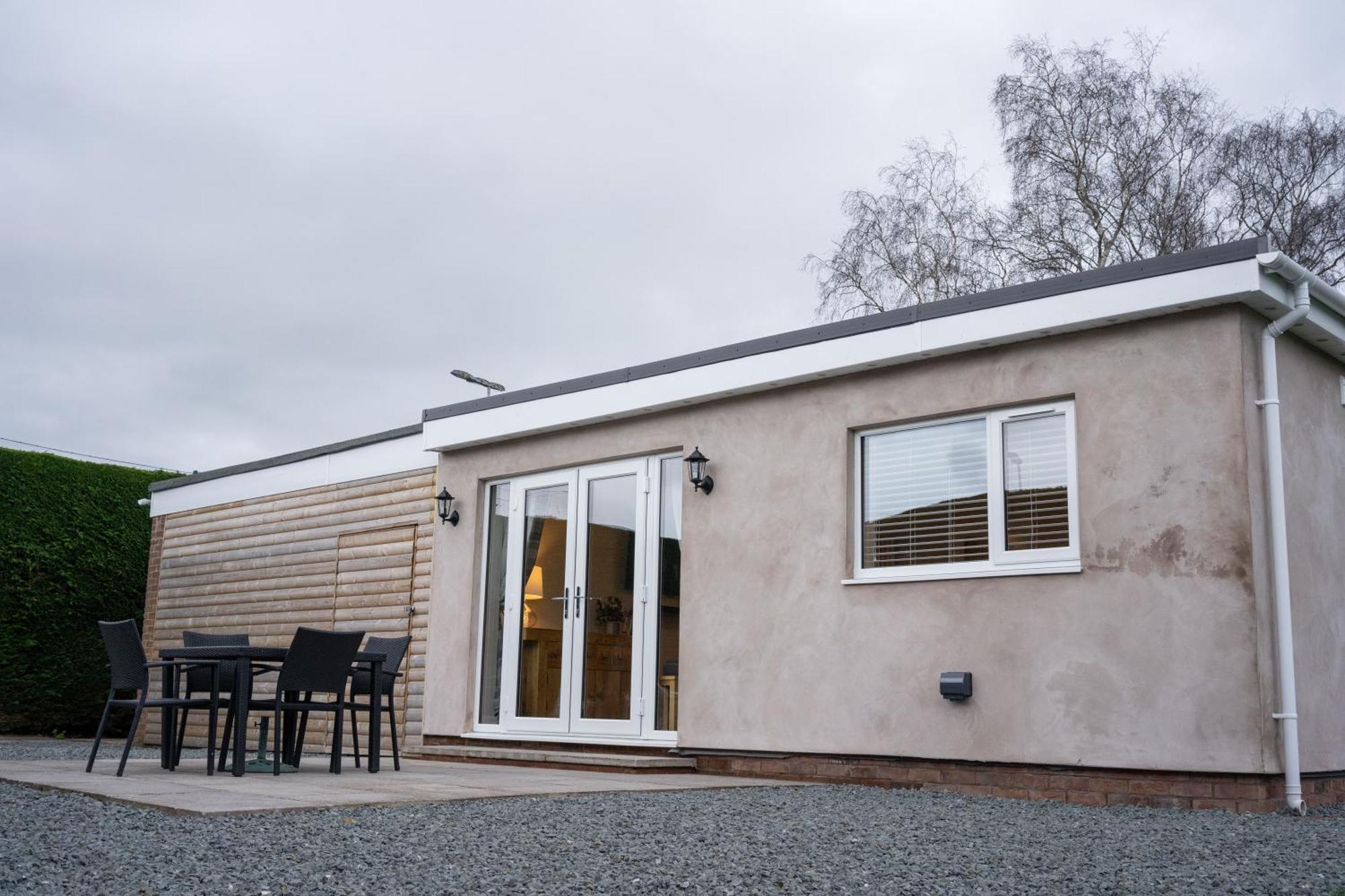 Contemporary New Build With Parking & Garden In Location *