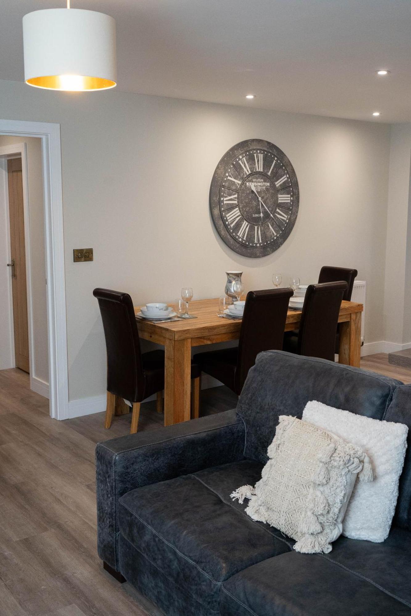 Contemporary New Build With Parking & Garden In Location Hereford