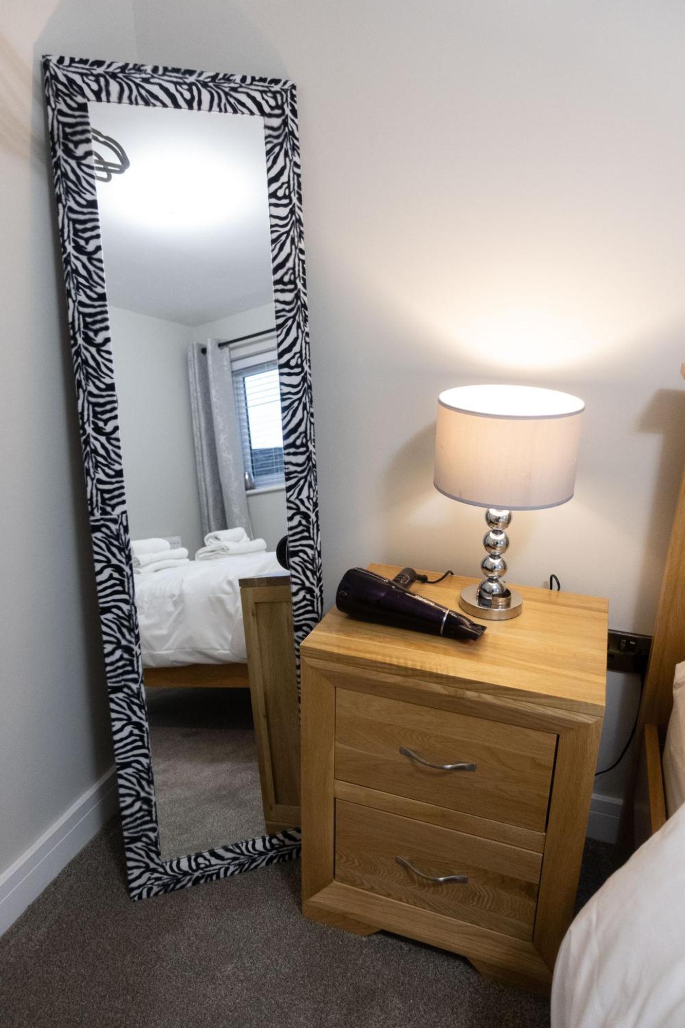 Contemporary New Build With Parking & Garden In Location * Hereford