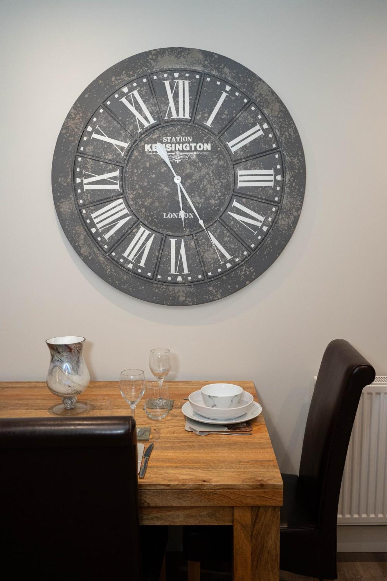 Contemporary New Build With Parking & Garden In Location Holiday home