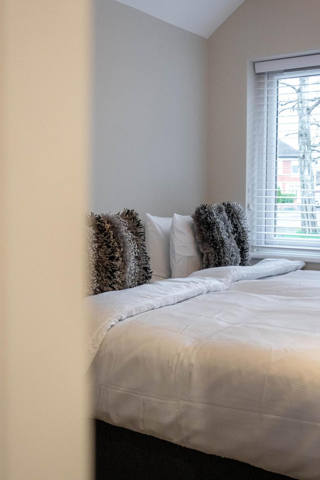 Contemporary New Build With Parking & Garden In Location Holiday home Hereford