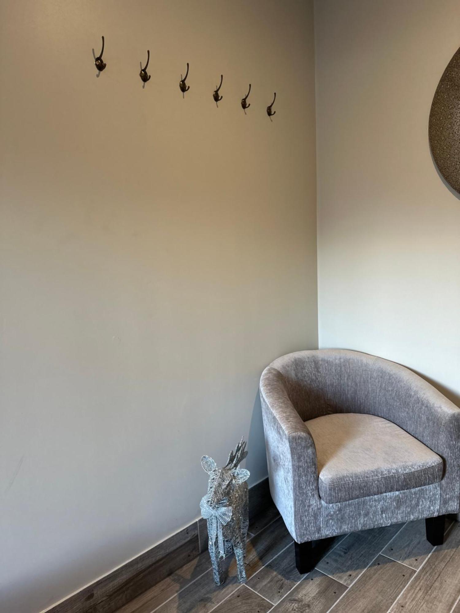 Contemporary New Build With Parking & Garden In Location Holiday home *